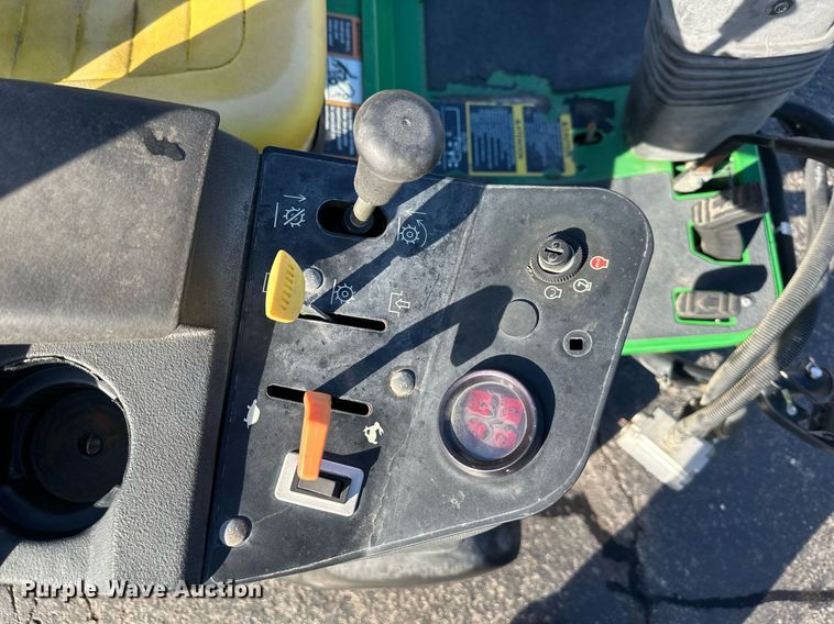 image for item NL9253 John Deere 2500  greens mower