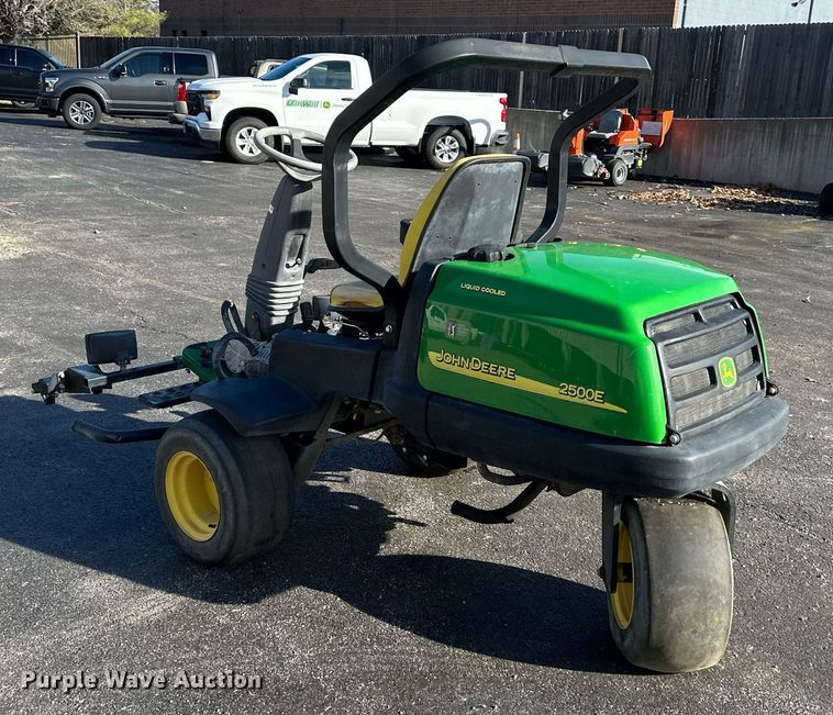 image for item NL9254 John Deere 2500E  greens mower