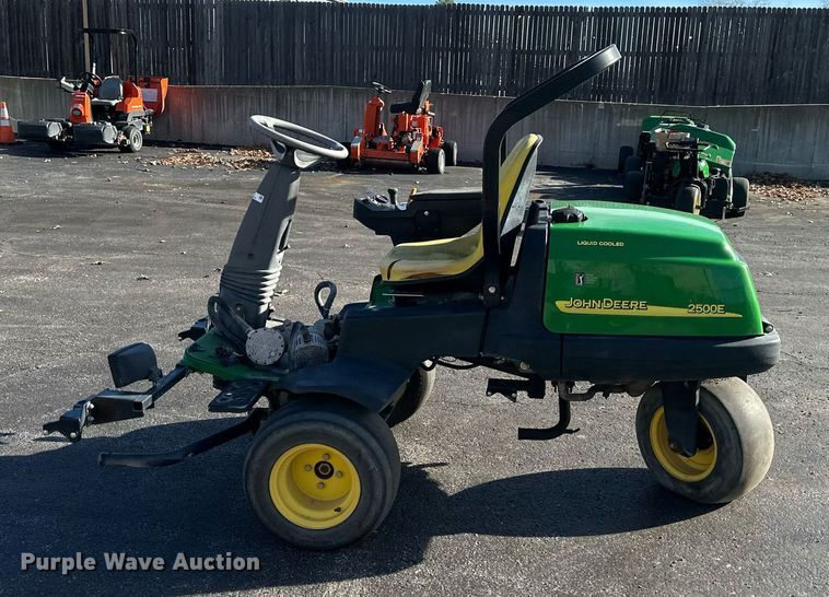 image for item NL9254 John Deere 2500E  greens mower