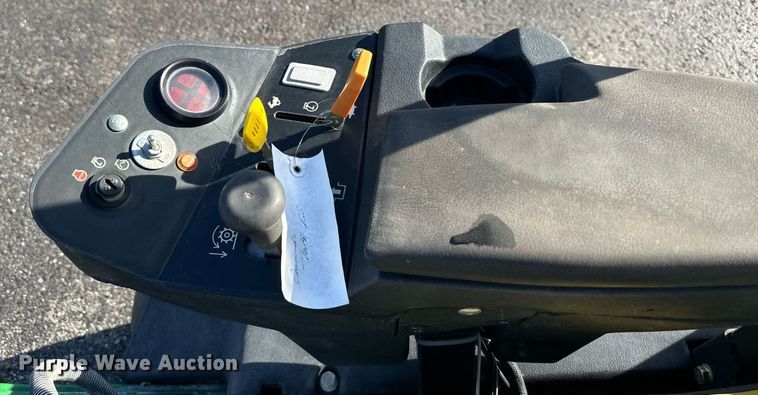 image for item NL9254 John Deere 2500E  greens mower