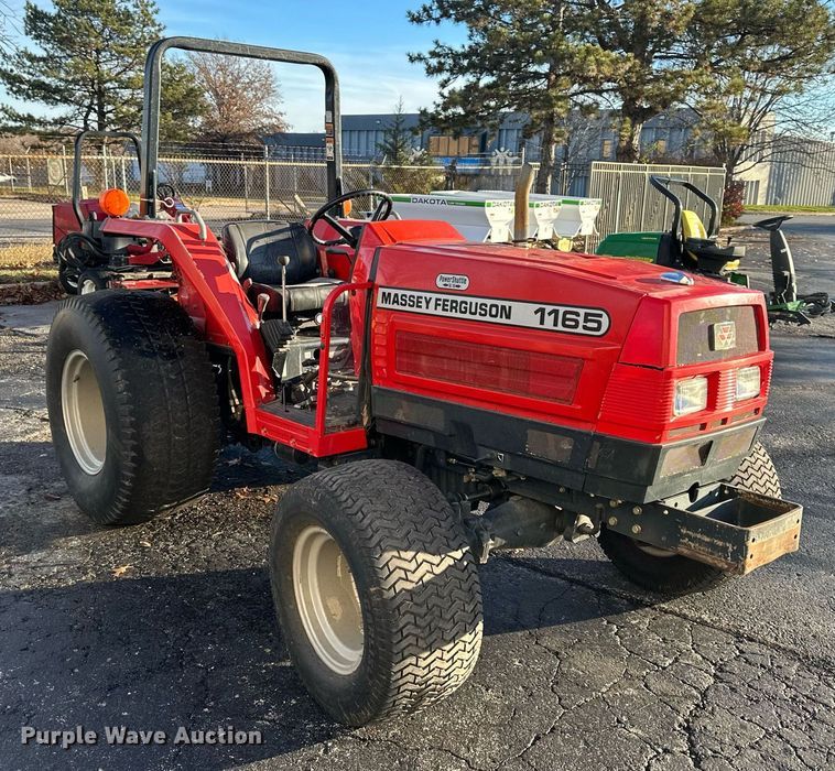 image for item NL9262 2001 Massey Ferguson 1165  MFWD tractor