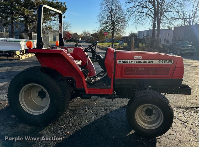 image for item NL9262 2001 Massey Ferguson 1165  MFWD tractor
