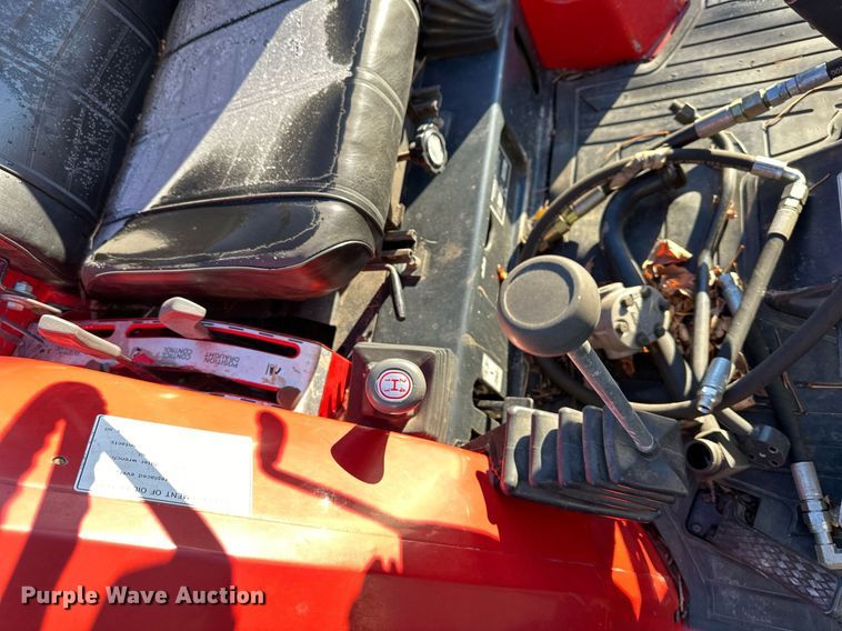 image for item NL9262 2001 Massey Ferguson 1165  MFWD tractor