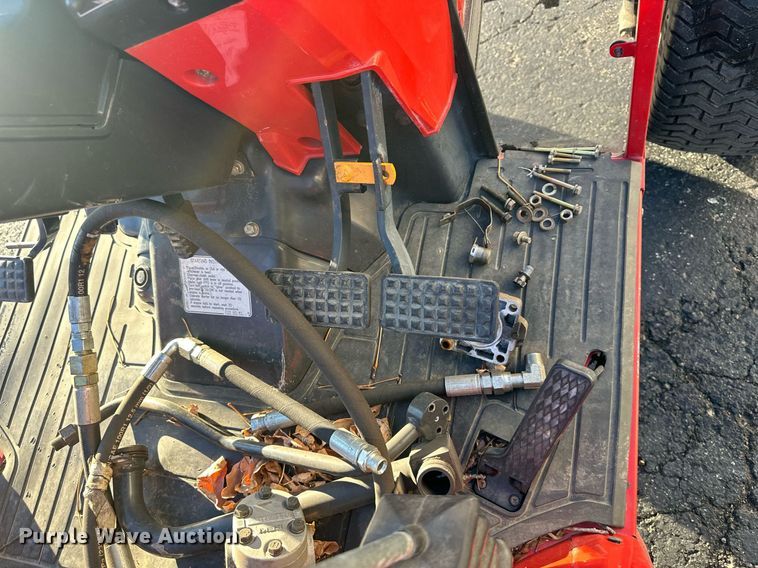 image for item NL9262 2001 Massey Ferguson 1165  MFWD tractor