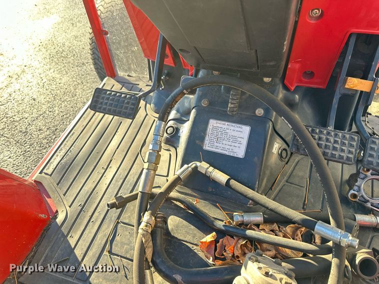 image for item NL9262 2001 Massey Ferguson 1165  MFWD tractor