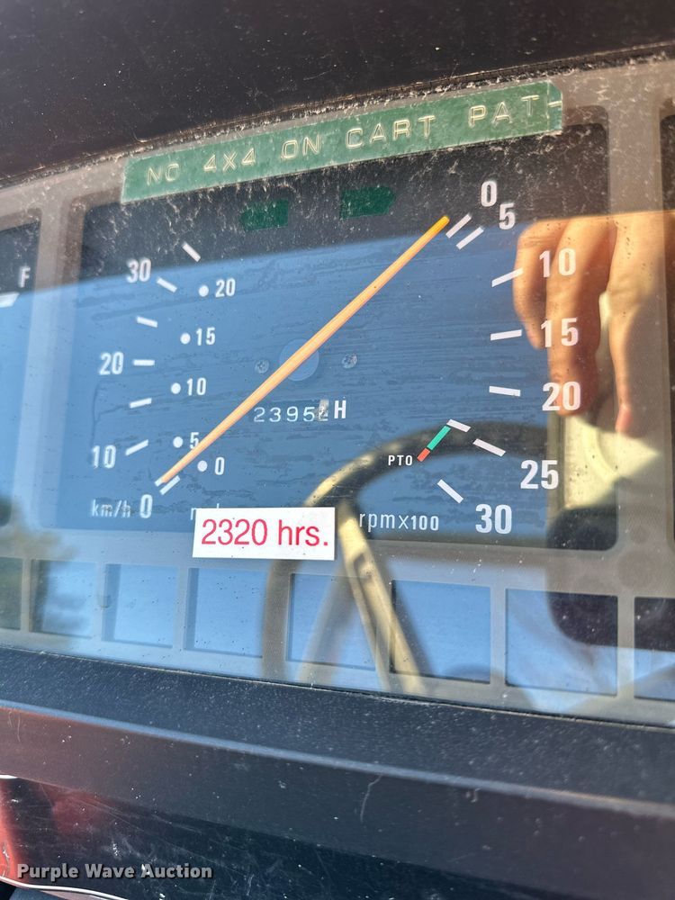 image for item NL9262 2001 Massey Ferguson 1165  MFWD tractor