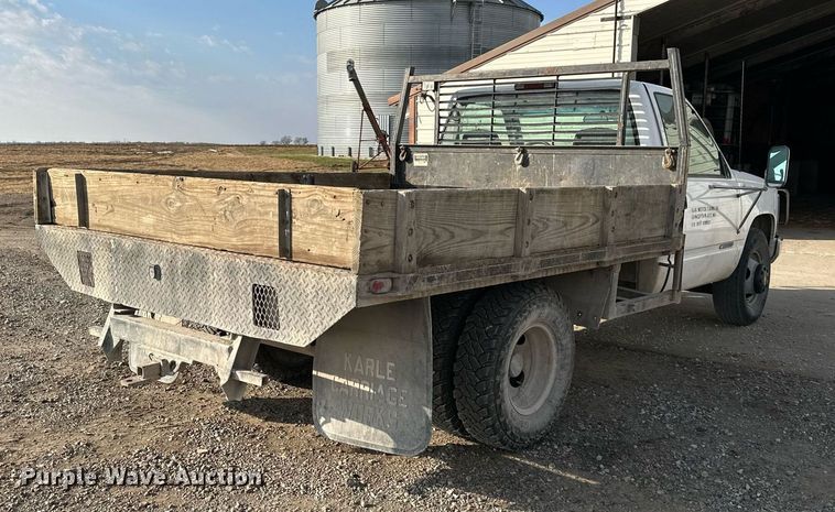 image for item NL9291 2000 Chevrolet C3500  flatbed pickup truck