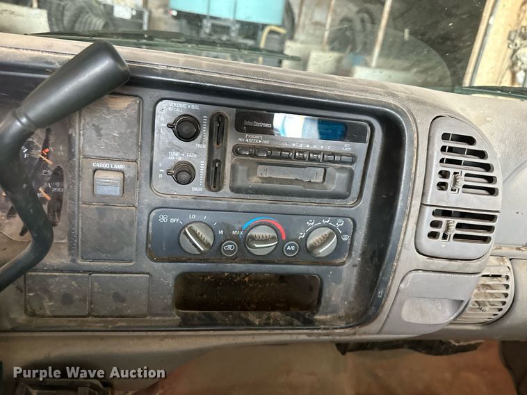 image for item NL9291 2000 Chevrolet C3500  flatbed pickup truck