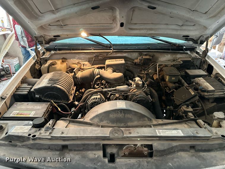 image for item NL9291 2000 Chevrolet C3500  flatbed pickup truck