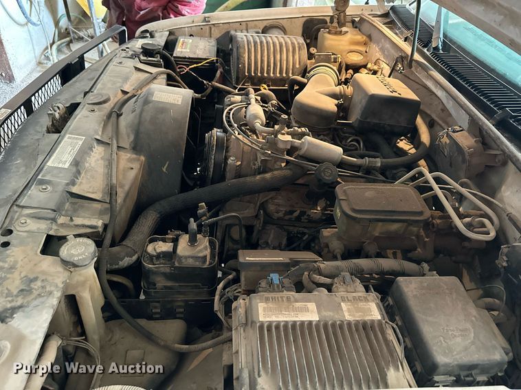 image for item NL9291 2000 Chevrolet C3500  flatbed pickup truck