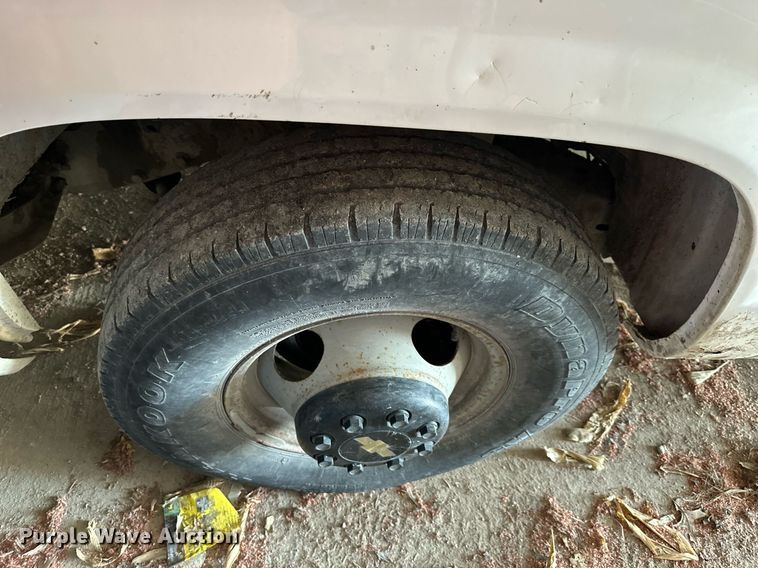 image for item NL9291 2000 Chevrolet C3500  flatbed pickup truck