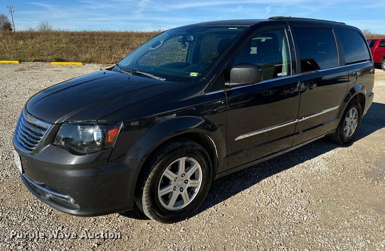 image for item NM9083 2012 Chrysler Town & Country  van