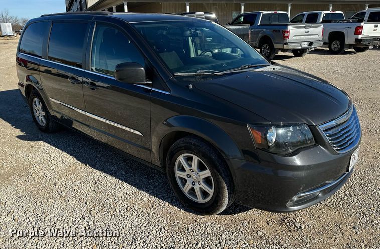 image for item NM9083 2012 Chrysler Town & Country  van