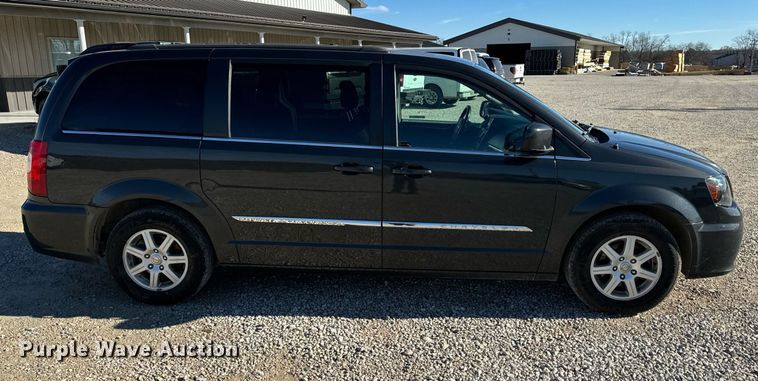 image for item NM9083 2012 Chrysler Town & Country  van