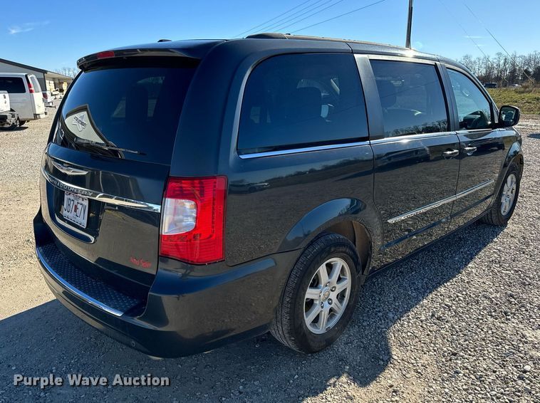 image for item NM9083 2012 Chrysler Town & Country  van