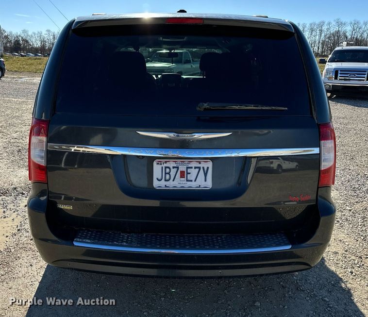 image for item NM9083 2012 Chrysler Town & Country  van