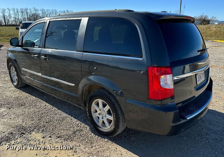 image for item NM9083 2012 Chrysler Town & Country  van