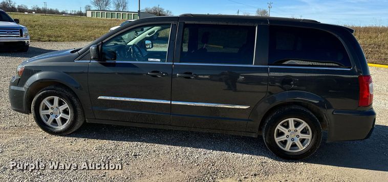 image for item NM9083 2012 Chrysler Town & Country  van