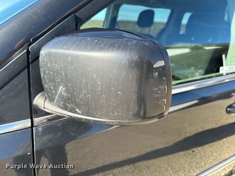 image for item NM9083 2012 Chrysler Town & Country  van