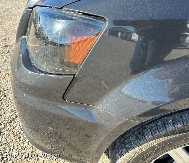 image for item NM9083 2012 Chrysler Town & Country  van