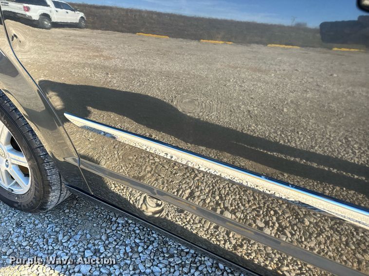 image for item NM9083 2012 Chrysler Town & Country  van