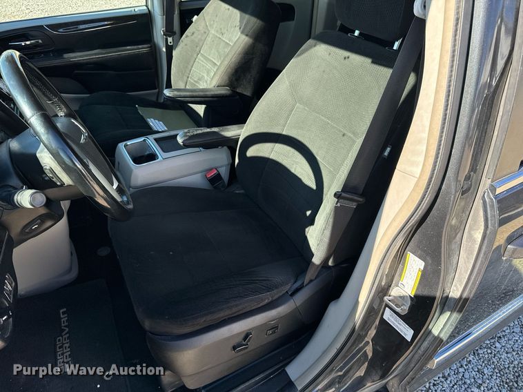 image for item NM9083 2012 Chrysler Town & Country  van