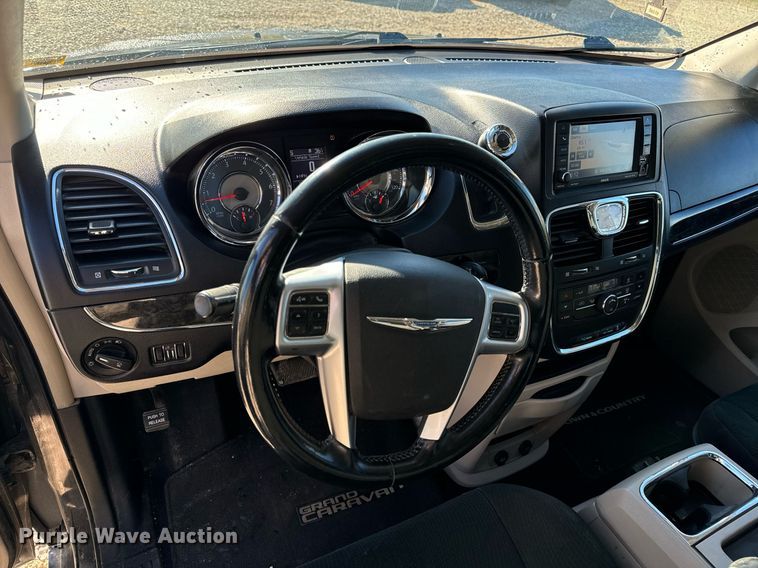 image for item NM9083 2012 Chrysler Town & Country  van