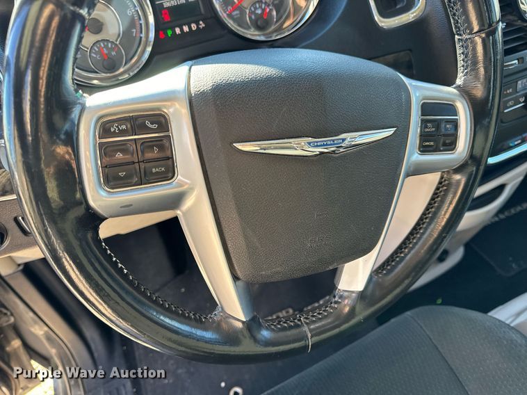 image for item NM9083 2012 Chrysler Town & Country  van