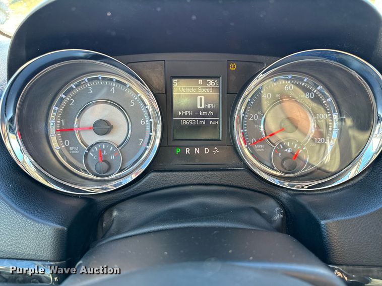 image for item NM9083 2012 Chrysler Town & Country  van