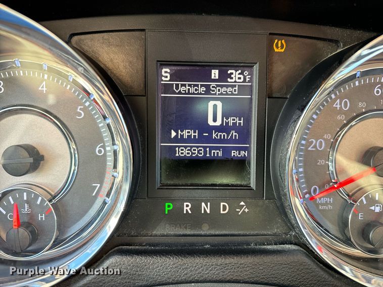 image for item NM9083 2012 Chrysler Town & Country  van