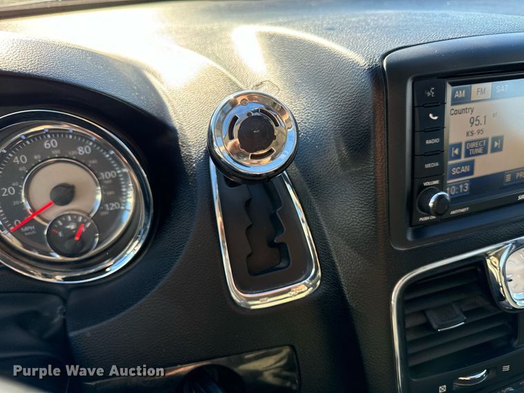 image for item NM9083 2012 Chrysler Town & Country  van