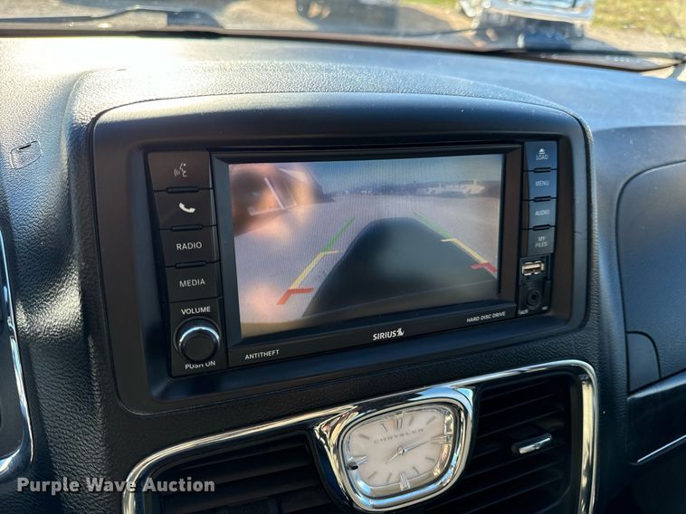 image for item NM9083 2012 Chrysler Town & Country  van