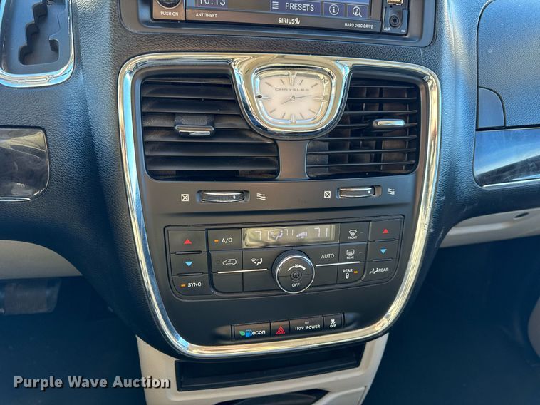 image for item NM9083 2012 Chrysler Town & Country  van