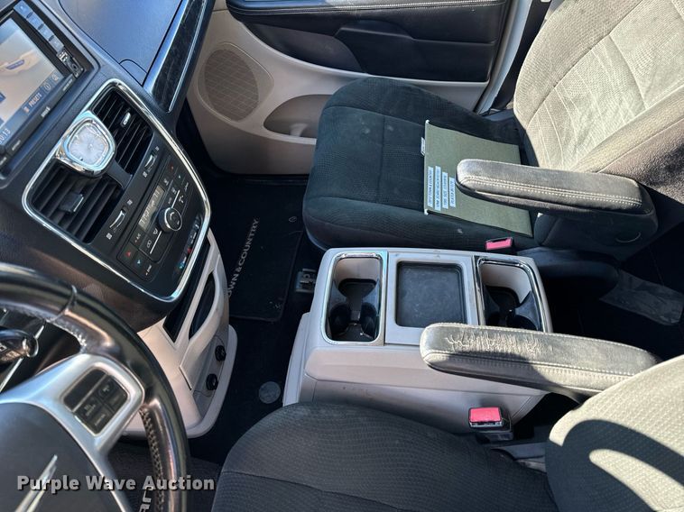 image for item NM9083 2012 Chrysler Town & Country  van