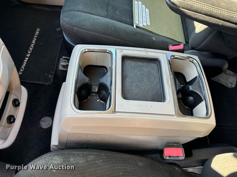 image for item NM9083 2012 Chrysler Town & Country  van