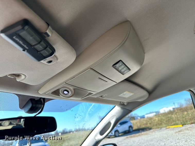 image for item NM9083 2012 Chrysler Town & Country  van