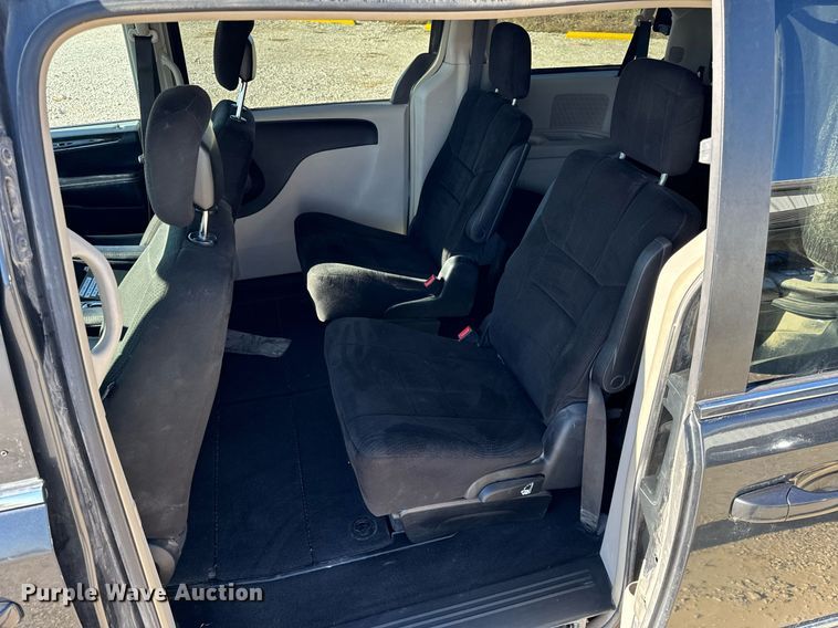 image for item NM9083 2012 Chrysler Town & Country  van