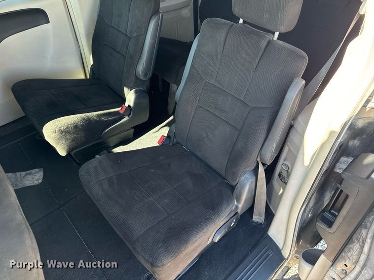 image for item NM9083 2012 Chrysler Town & Country  van