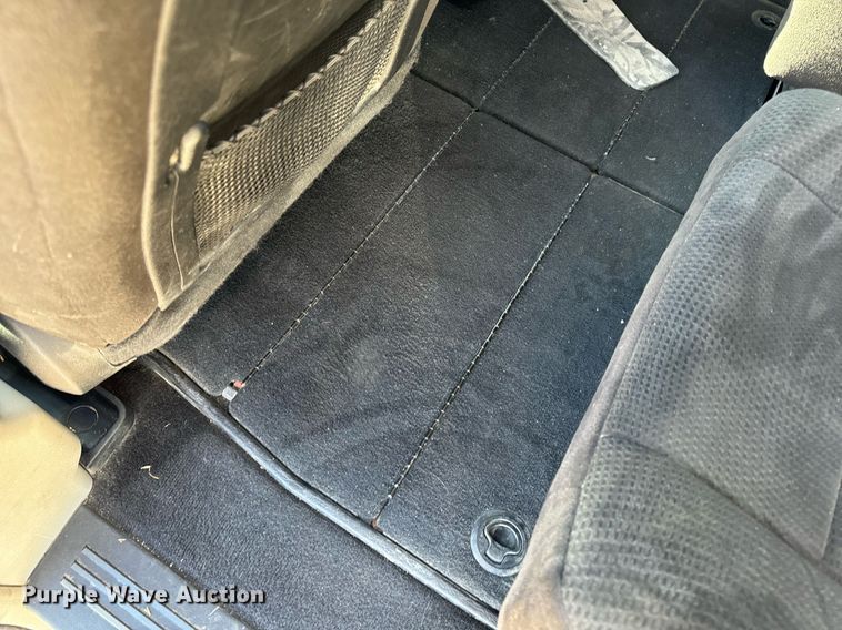 image for item NM9083 2012 Chrysler Town & Country  van