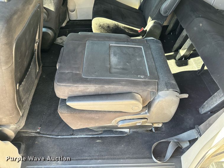 image for item NM9083 2012 Chrysler Town & Country  van