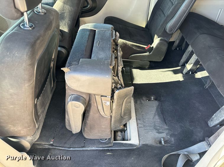 image for item NM9083 2012 Chrysler Town & Country  van