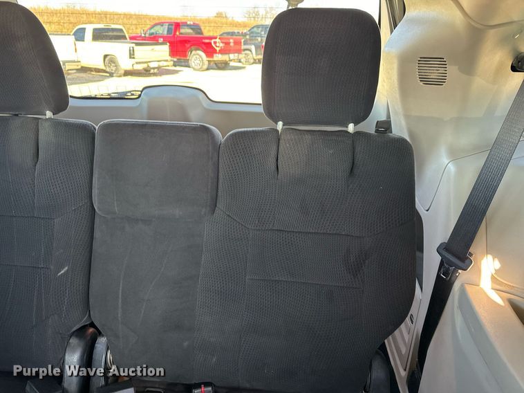 image for item NM9083 2012 Chrysler Town & Country  van