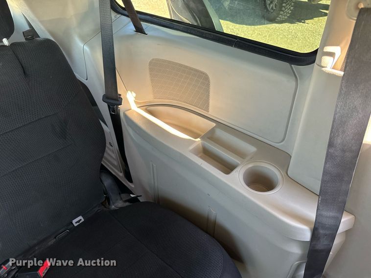 image for item NM9083 2012 Chrysler Town & Country  van