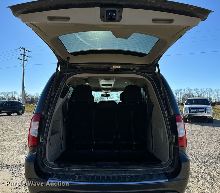 image for item NM9083 2012 Chrysler Town & Country  van