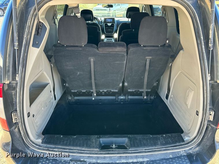 image for item NM9083 2012 Chrysler Town & Country  van