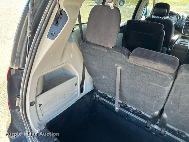 image for item NM9083 2012 Chrysler Town & Country  van