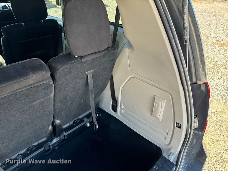 image for item NM9083 2012 Chrysler Town & Country  van