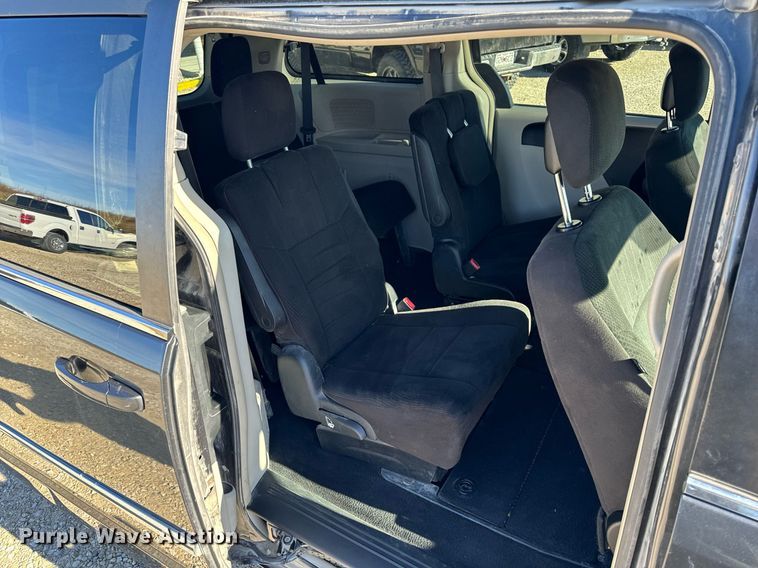 image for item NM9083 2012 Chrysler Town & Country  van