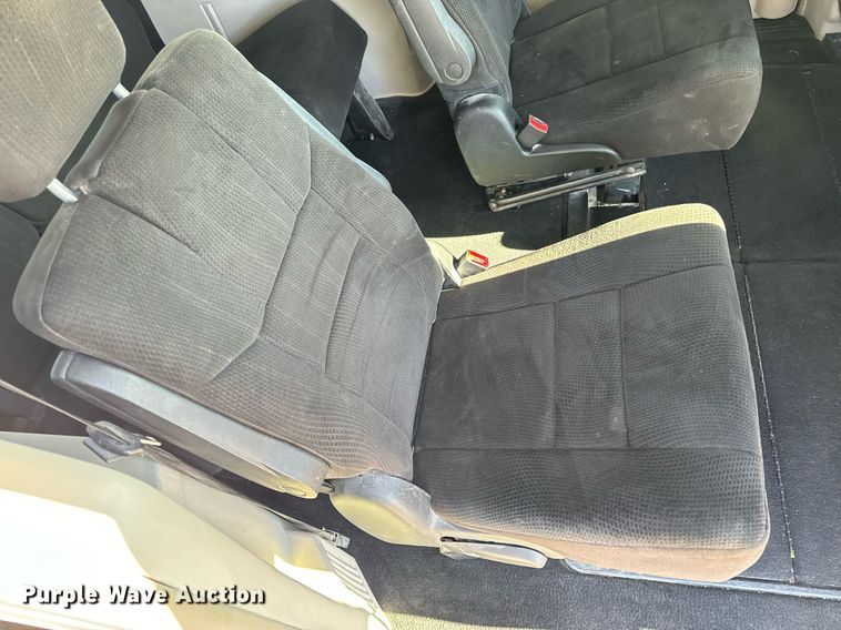 image for item NM9083 2012 Chrysler Town & Country  van