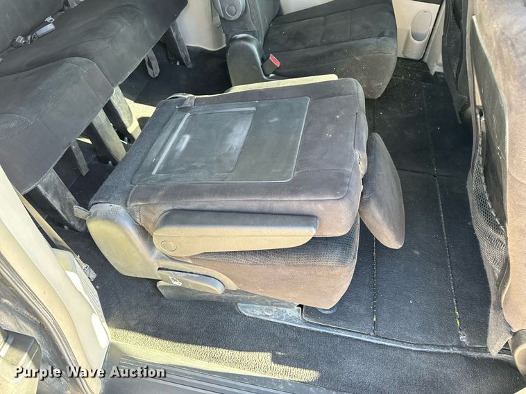 image for item NM9083 2012 Chrysler Town & Country  van